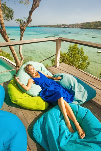 Woman resting on resort balcony — Stock Photo, Image