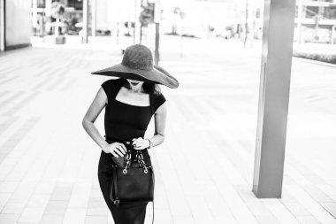  Kafkas Kadın kılığında