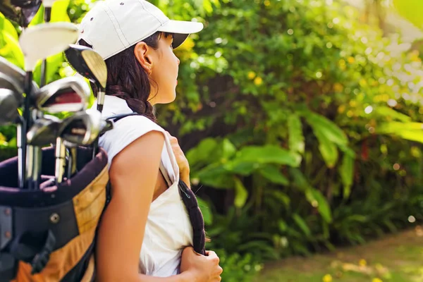 Mulher com Golfista Equipamento Desportivo — Fotografia de Stock