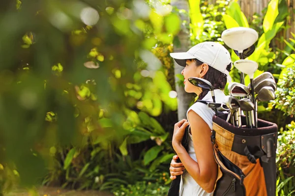 Mulher com Golfista Equipamento Desportivo — Fotografia de Stock