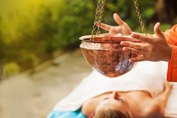 Woman getting ayurvedic treatment — Stock Photo, Image