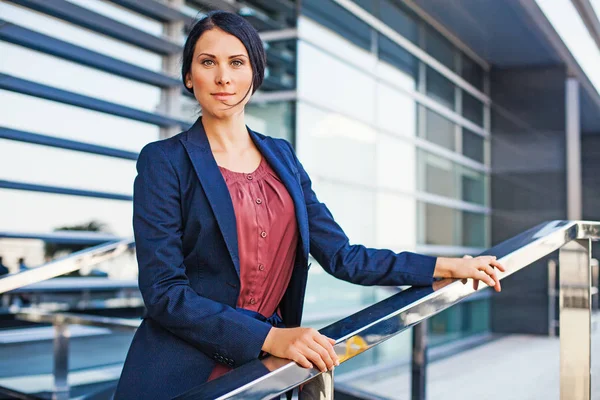 Mulher de negócios posando — Fotografia de Stock