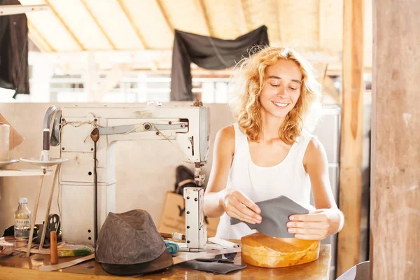 Pretty Blonde Fashion Designer Sewing Her Studio — Stock Photo, Image