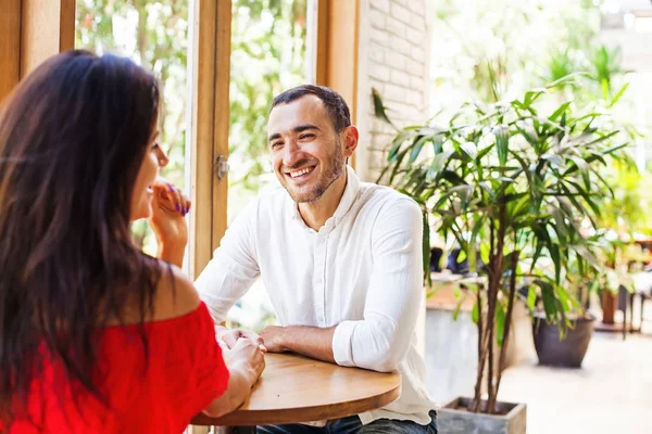 Giovane Uomo Donna Appuntamento Caffè — Foto Stock