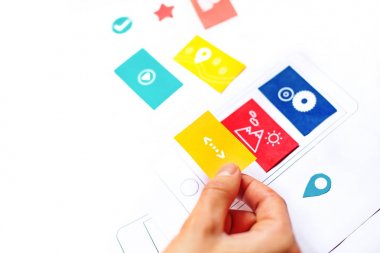 El blok telefon koyarak. Web geliştirme kavramı
