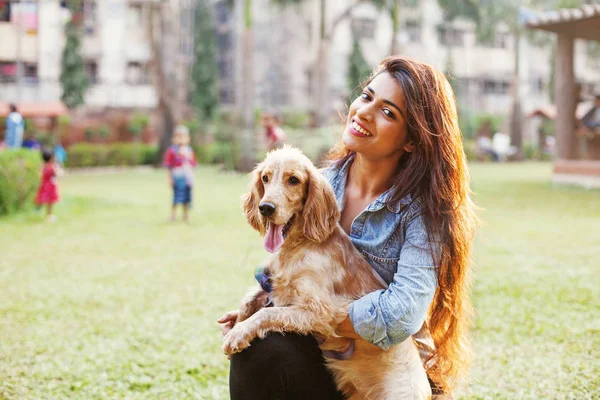 Beautiful Indian Girl Her Cocker Spaniel Dog — Stock Photo, Image