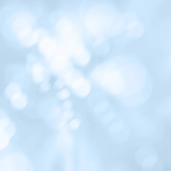 Yumuşak mavi arka plan beyaz bulanık bokeh ışıklar - soyut sunburst doku ile — Stok fotoğraf