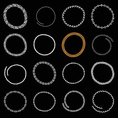 Etnik tarzda elle çizilmiş çember çerçeve kümesi