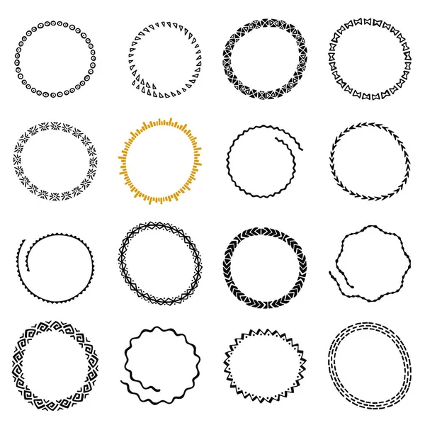 Etnik tarzda elle çizilmiş çember çerçeve kümesi