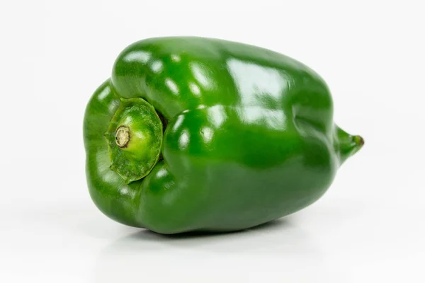 Green capsicum fruit illustrating a healthy lifestyle isolated on white background — Stock Photo, Image