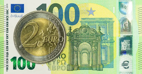Moeda Euros Contra 100 Notas Bancárias Euro Segunda Edição — Fotografia de Stock