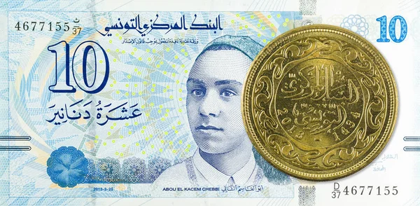 10のチュニジアのディナール銀行券に対する50チュニジアのミリメートルコイン 2013 新しい版 — ストック写真