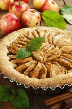 Ev yapımı elmalı turta. 
