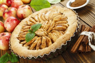Ev yapımı elmalı turta. 