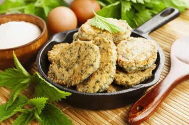 Isırgan otu ile irmik gözleme 