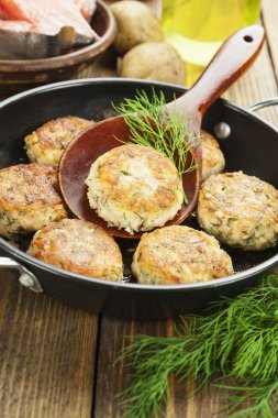Balık ve patates ile hamburger