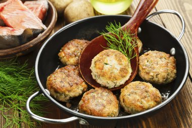 Balık ve patates ile hamburger