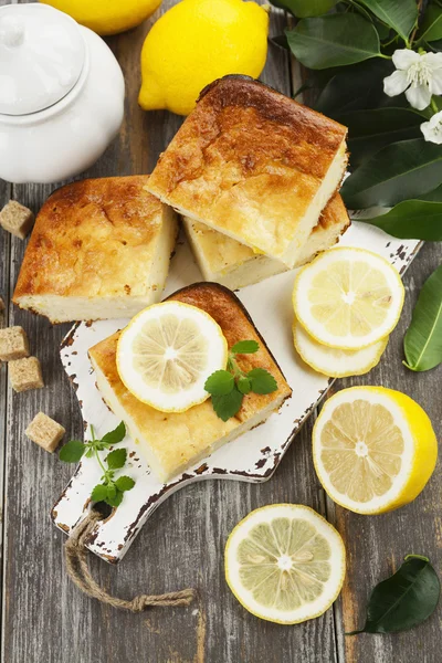 Домашний лимонный пирог — стоковое фото