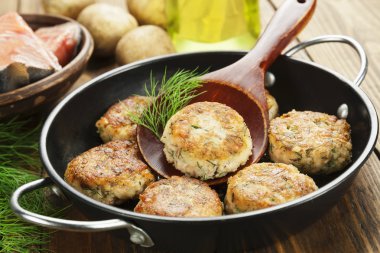 Balık ve patates ile hamburger