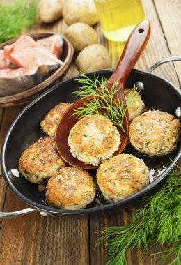 Balık ve patates ile hamburger