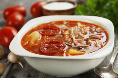 Lahana ve et ile çorbası 