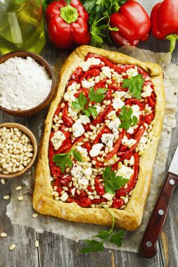 Kırmızı biber ile pasta