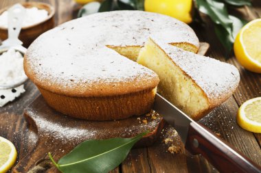 Limonlu kek ile pudra şekeri 