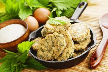 Isırgan otu ile irmik gözleme 