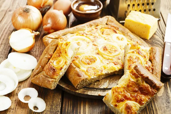 Torta com queijo e cebola — Fotografia de Stock