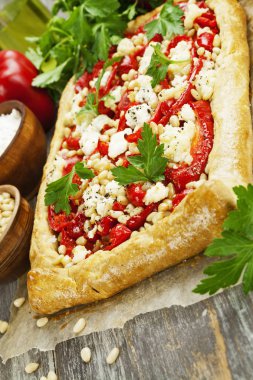 Kırmızı biber ile pasta