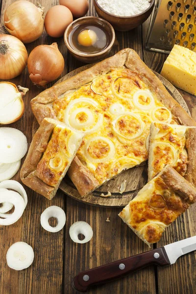 Torta com queijo e cebola — Fotografia de Stock