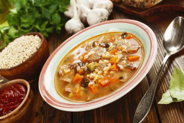 Rassolnik tavuk sakatat ile