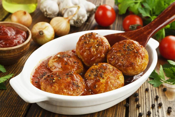 Albóndigas con salsa de tomate —  Fotos de Stock