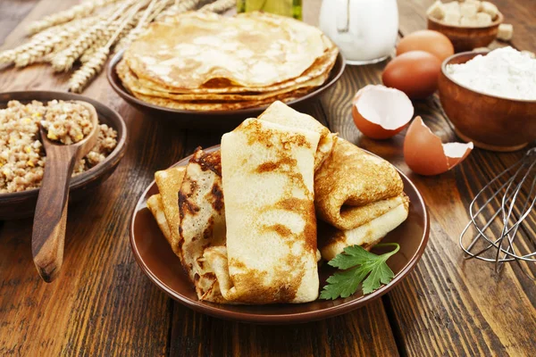 Crepes stuffed with meat — Stock Photo, Image