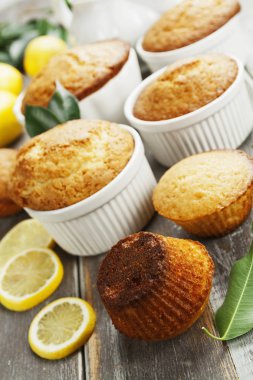 Ev yapımı limonlu kek 