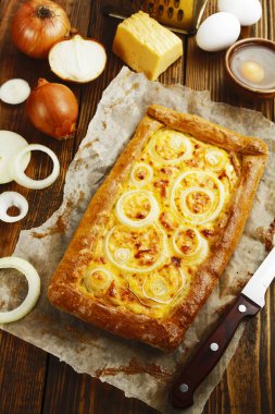 Pasta peynir ve soğan ile 