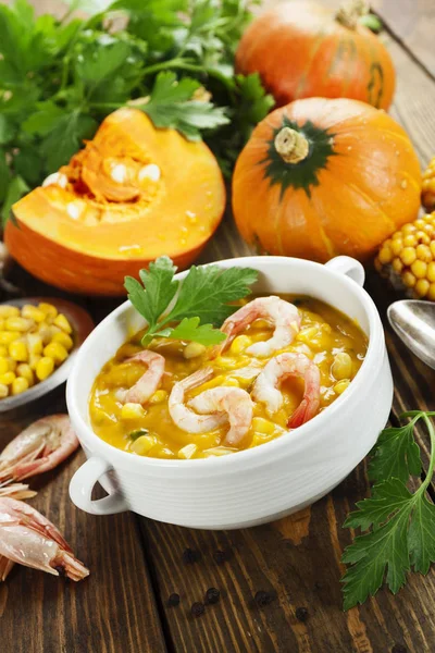 Pumpkin soup-puree with shrimp — Stock Photo, Image