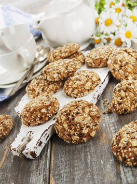 Kuru üzümlü yulaflı kurabiye.