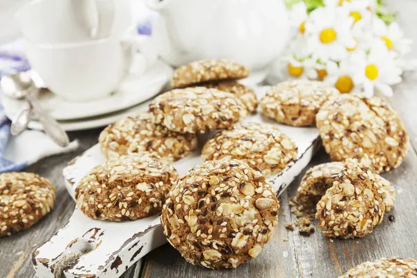 Kuru üzümlü yulaflı kurabiye.