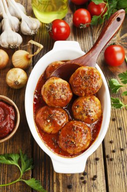 Domates soslu köfte.
