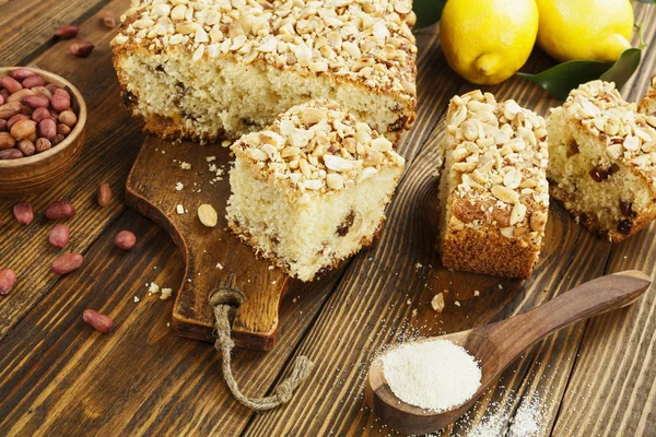 Lemon semolina cake — Stock Photo, Image