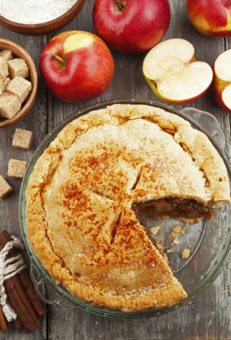 Ev yapımı Amerikan elmalı turta 