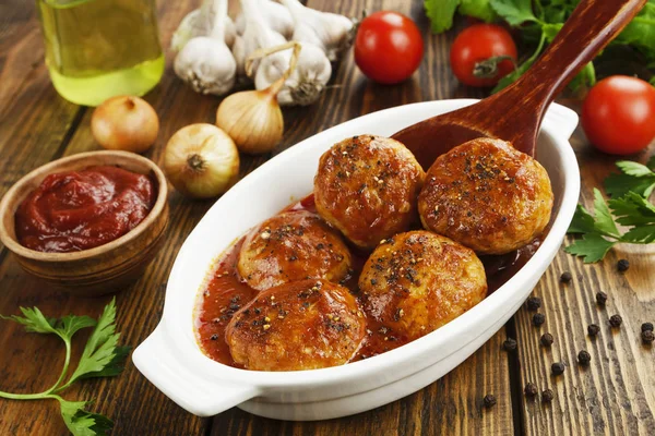 Albóndigas con salsa de tomate —  Fotos de Stock