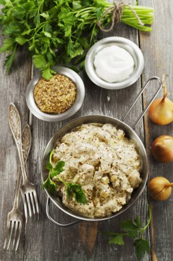 Hardal soslu Komposto domuz eti