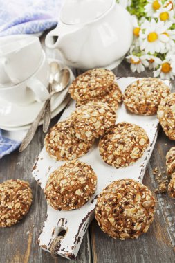 Kuru üzümlü yulaflı kurabiye.