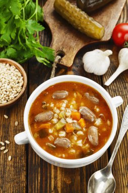 Rassolnik tavuk sakatat ile