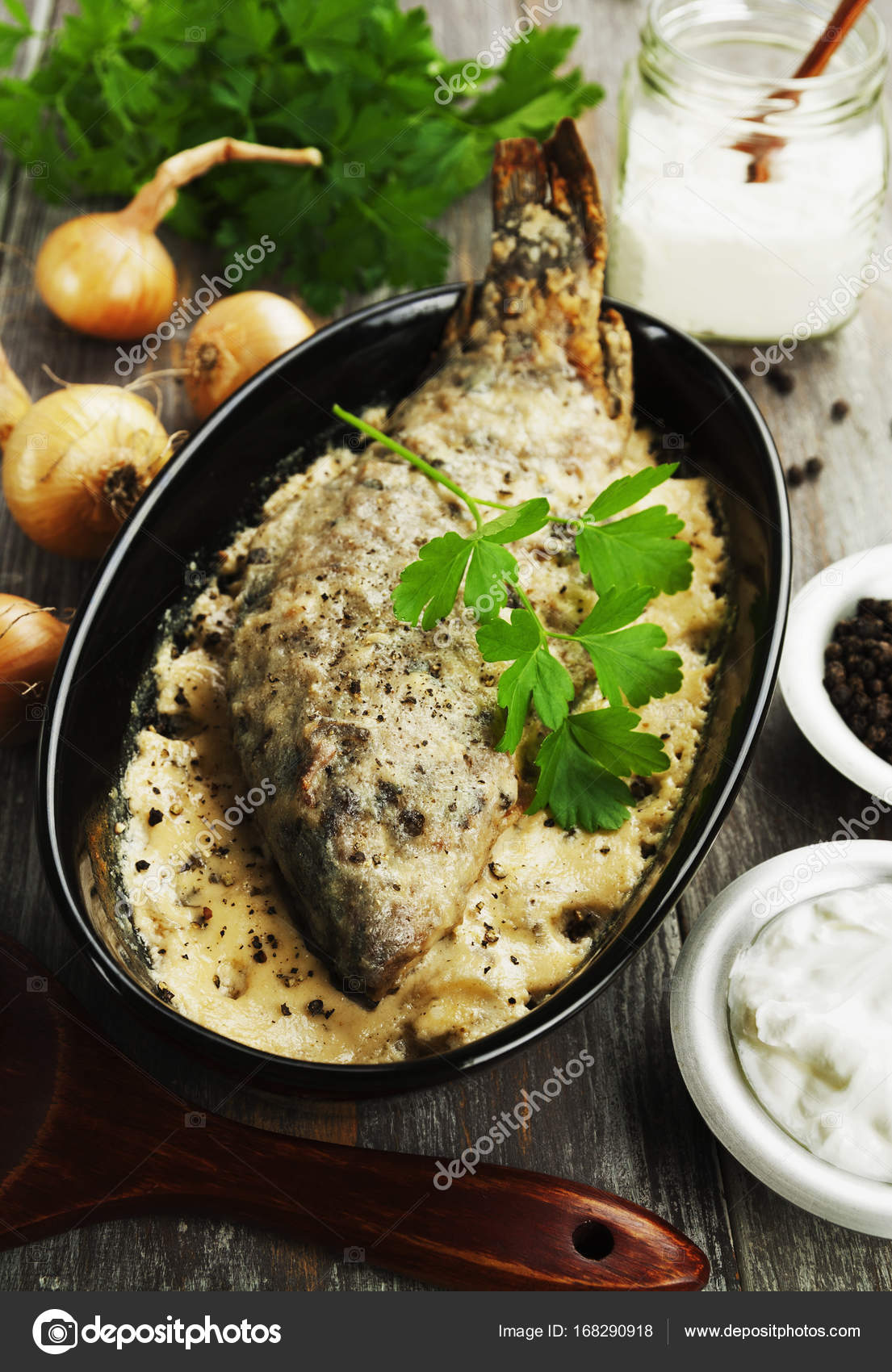 Ekşi krema soslu tavuk Ekşi krema soslu tavuk