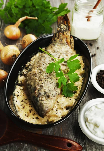 Fish in sour cream sauce — Stock Photo, Image