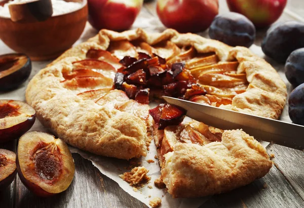 Galette'ye elma ve Erik ile