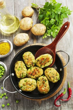 Aloo tikki. Patates pirzola
